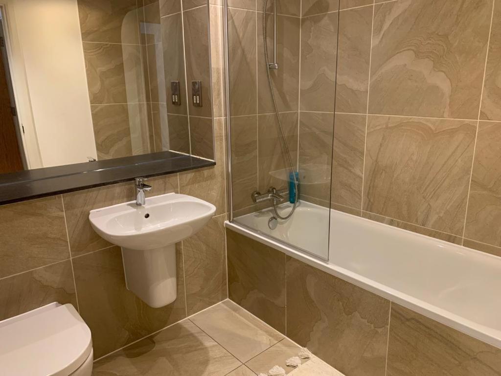 Modern 2 Bed 2 Bath Apartment In Central Croydon! Exteriér fotografie